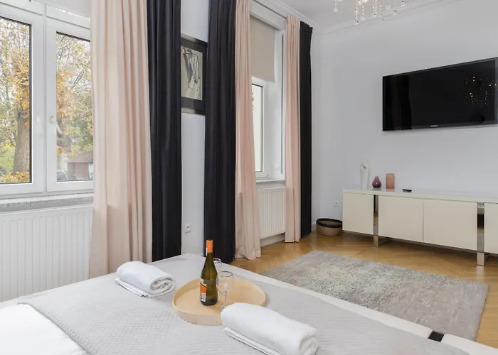 Stylish Parkowa In By Renters *