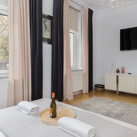 Stylish Parkowa In By Renters *